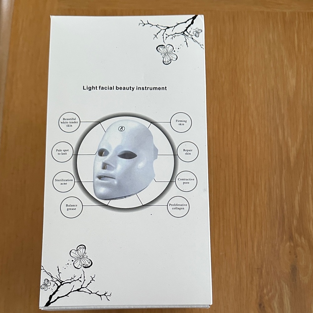LED Light Therapy Face Mask - Picture 3 of 8